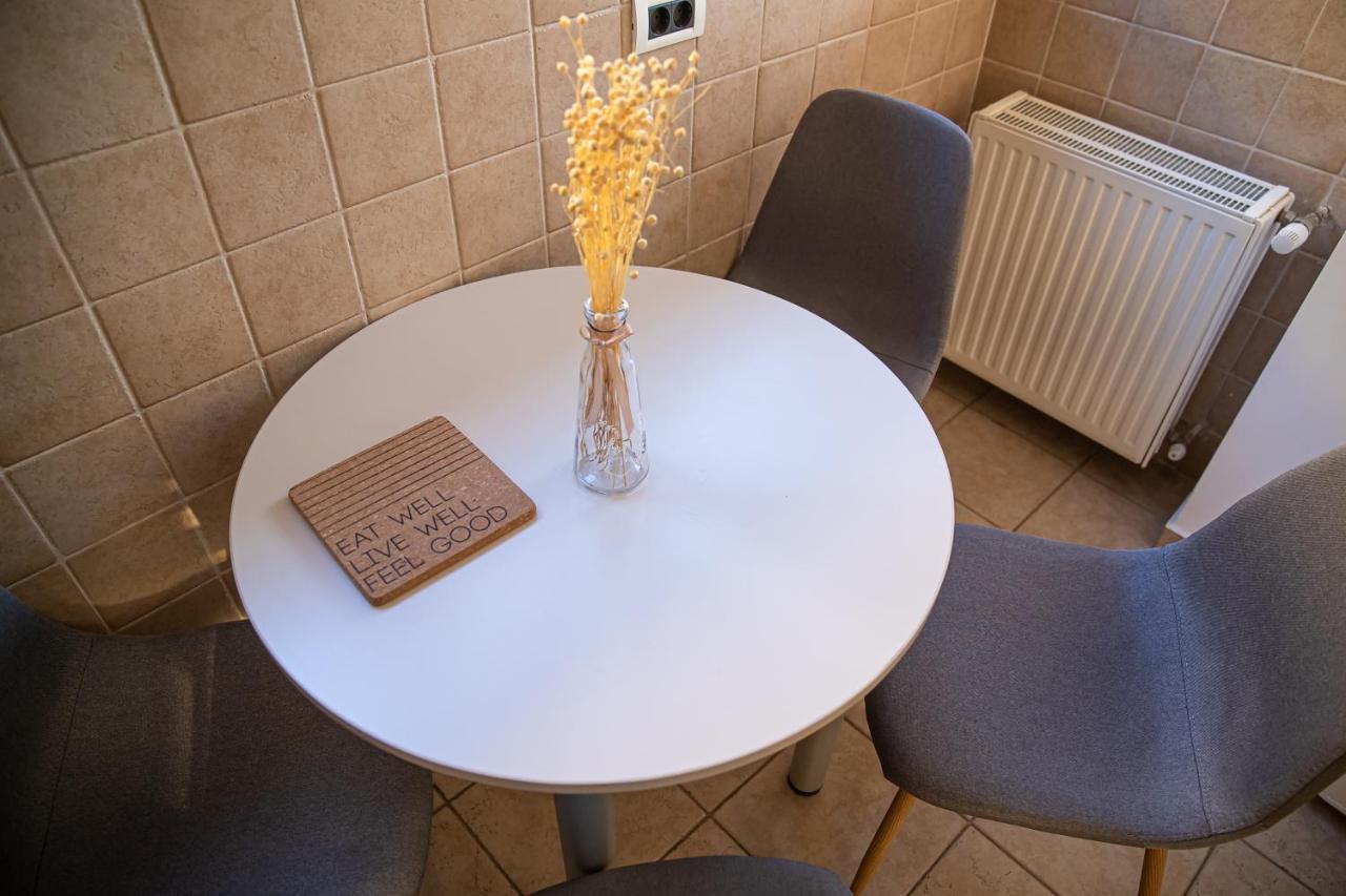 Apartament Tatu Bar&Grill Otopeni Exterior foto